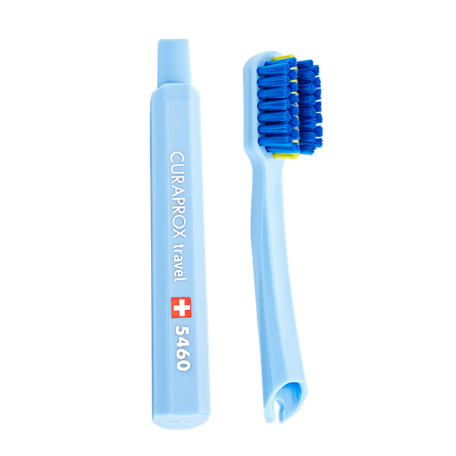 Productshot_Travel_set_Ortho_Toothbrush_Blue