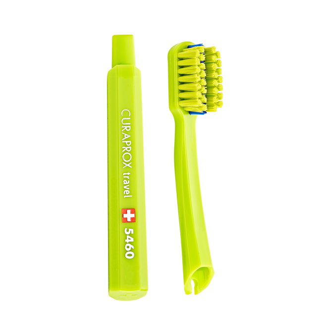 Productshot_Travel_set_Ortho_Toothbrush_Green