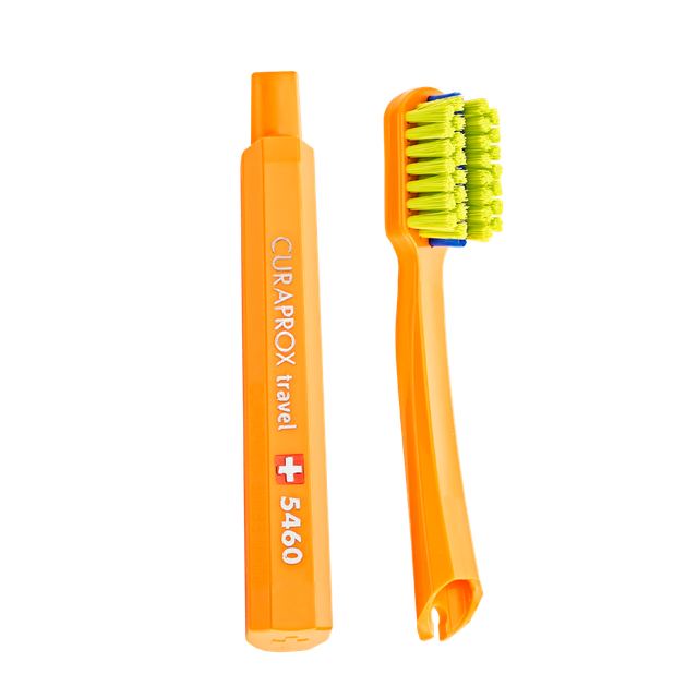 Productshot_Travel_set_Ortho_Toothbrush_Orange